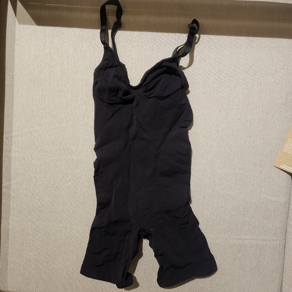 SKIMS SEAMLESS SCUPT IN BLACK SZ XS/SMALL